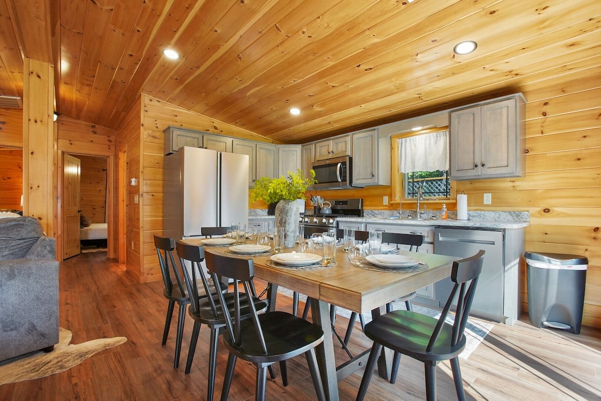 Equipped with stainless steel appliances and anything you need to feed your crew!