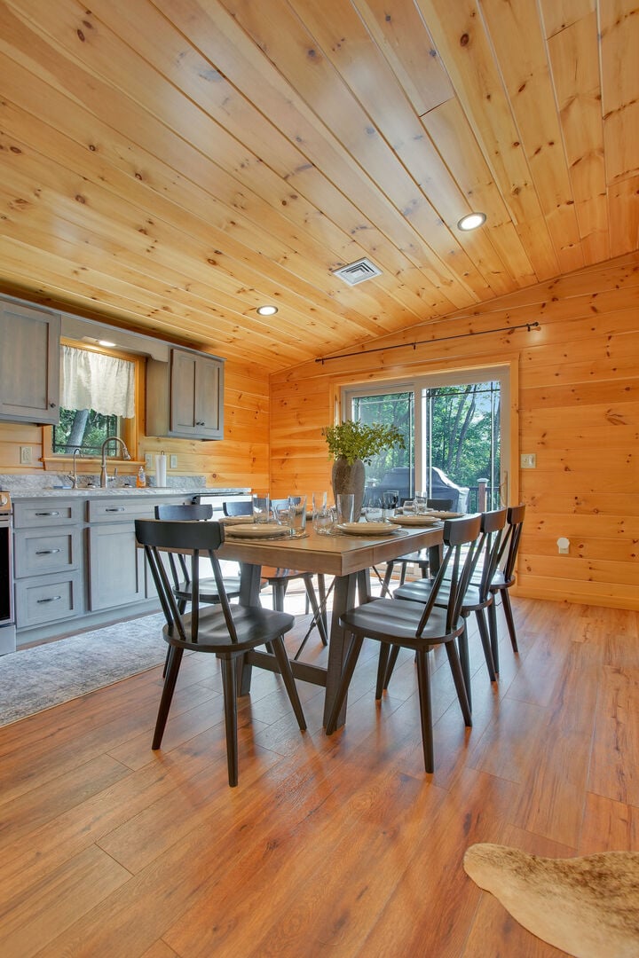 Talk about the perfect space to grab some breakfast and coffee!