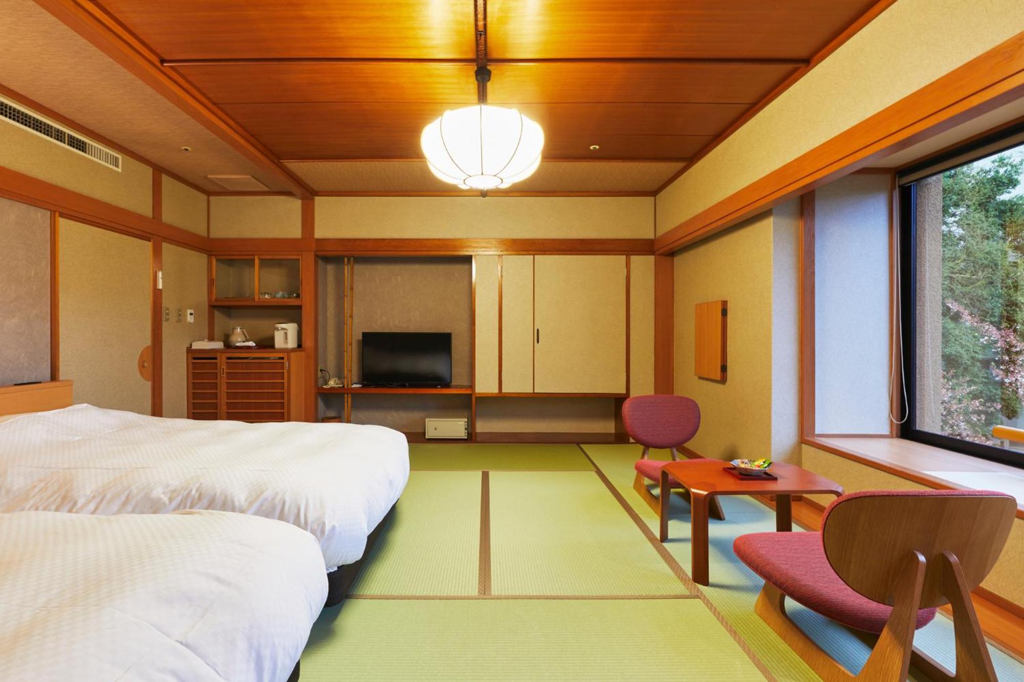Where mineral waters and wooden beams hold the memory of four hundred years in Tendo, Yamagata