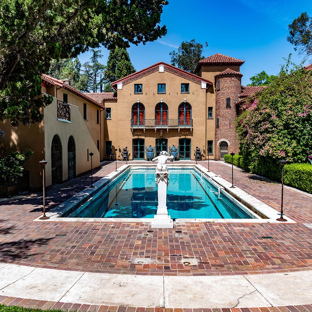 The hilltop residence that feels like someone else's perfect life in Los Angeles, CA