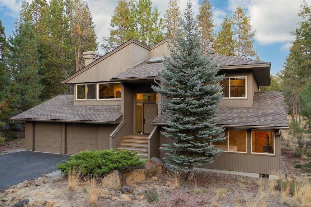 A sun-warmed hideaway built for gathering in the California desert in Bend, OR