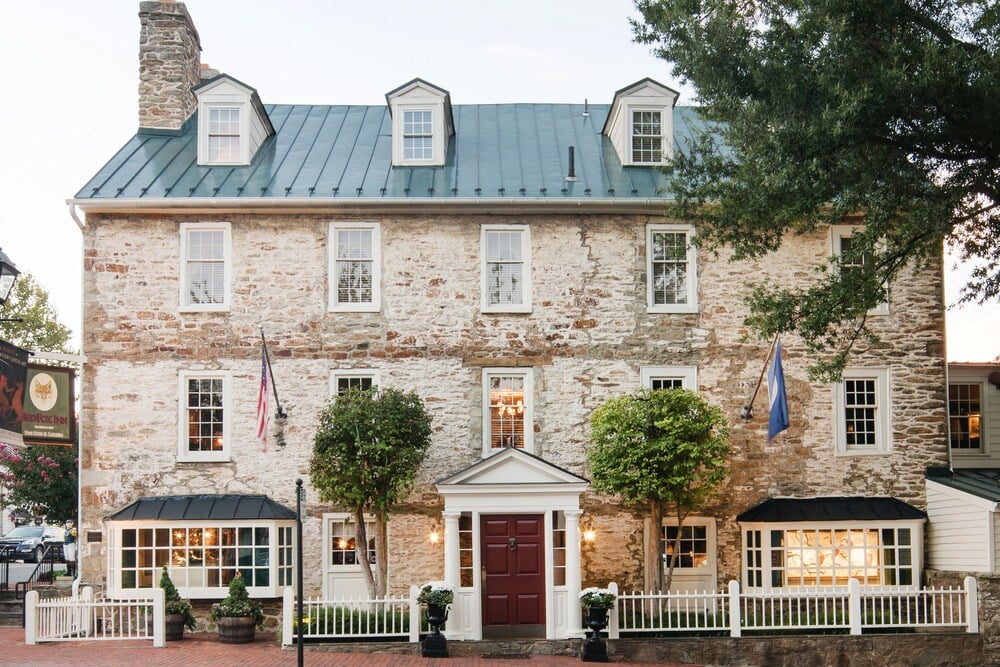 Fieldstone and fireside in Virginia's Middleburg in Middleburg, US