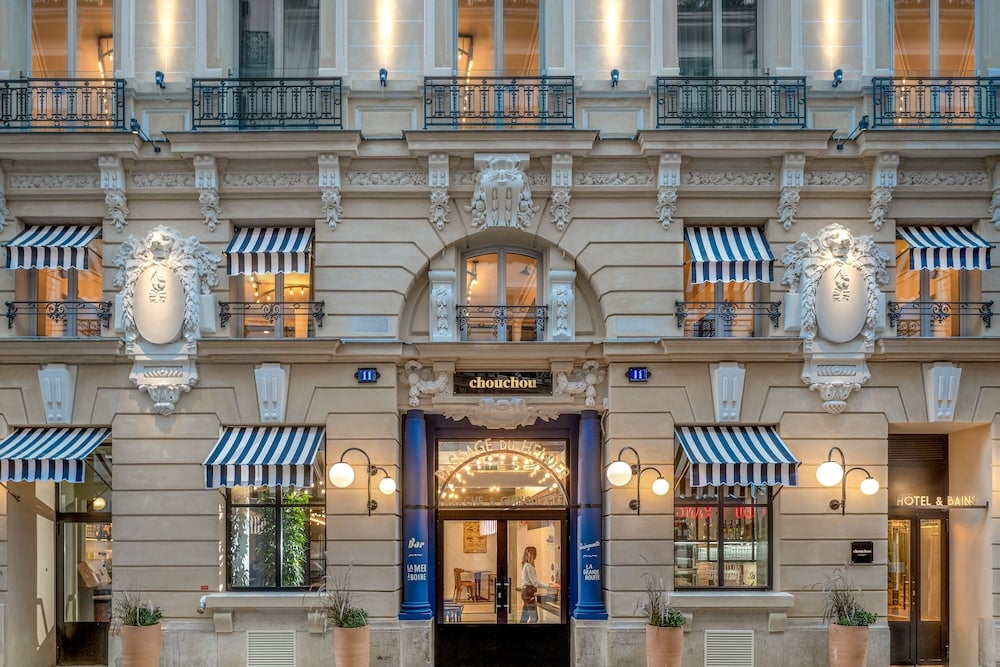 Where Grands Boulevards come alive after dark in Paris, Île-de-France