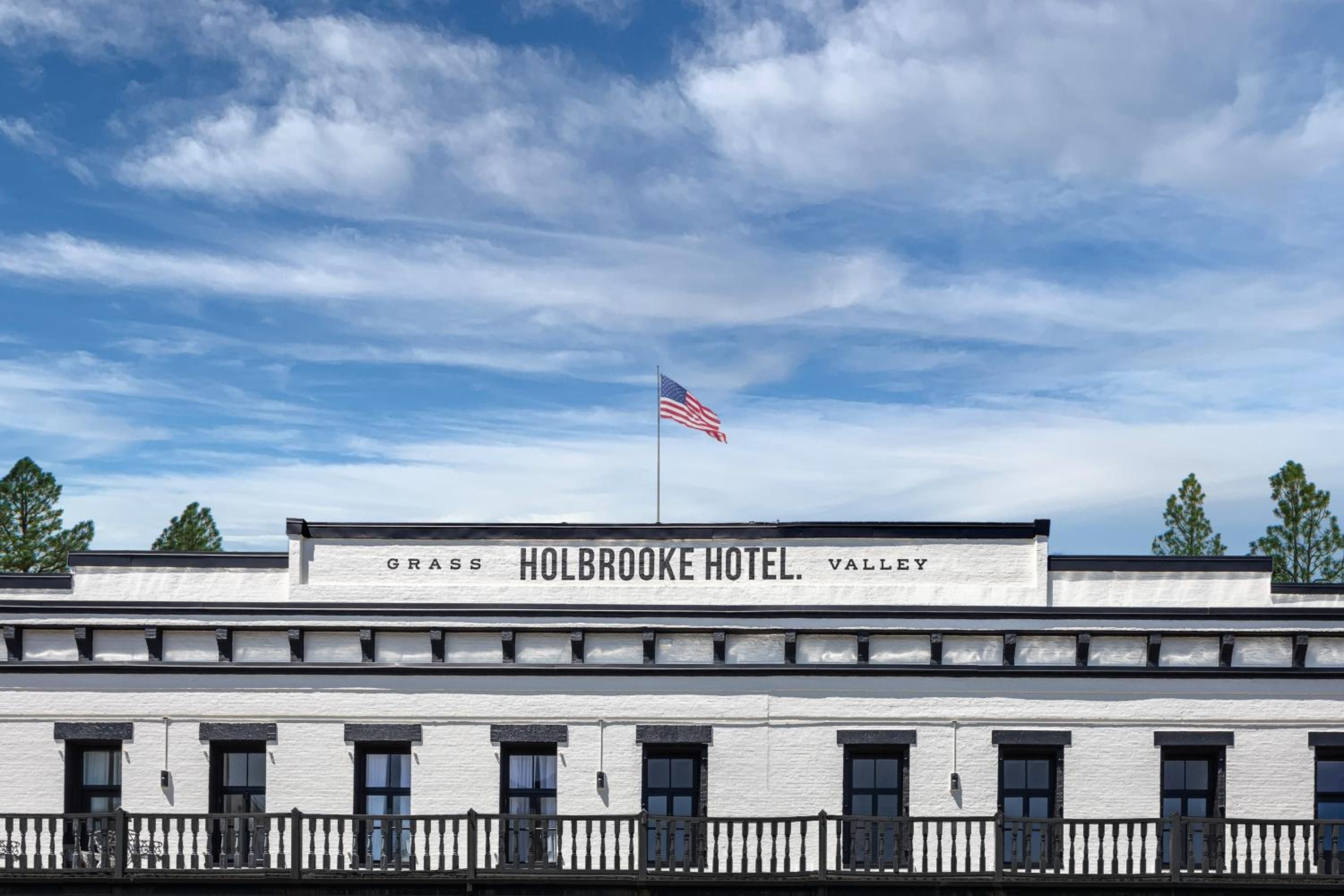 A storied saloon-era landmark still pouring in Grass Valley in Grass Valley, CA