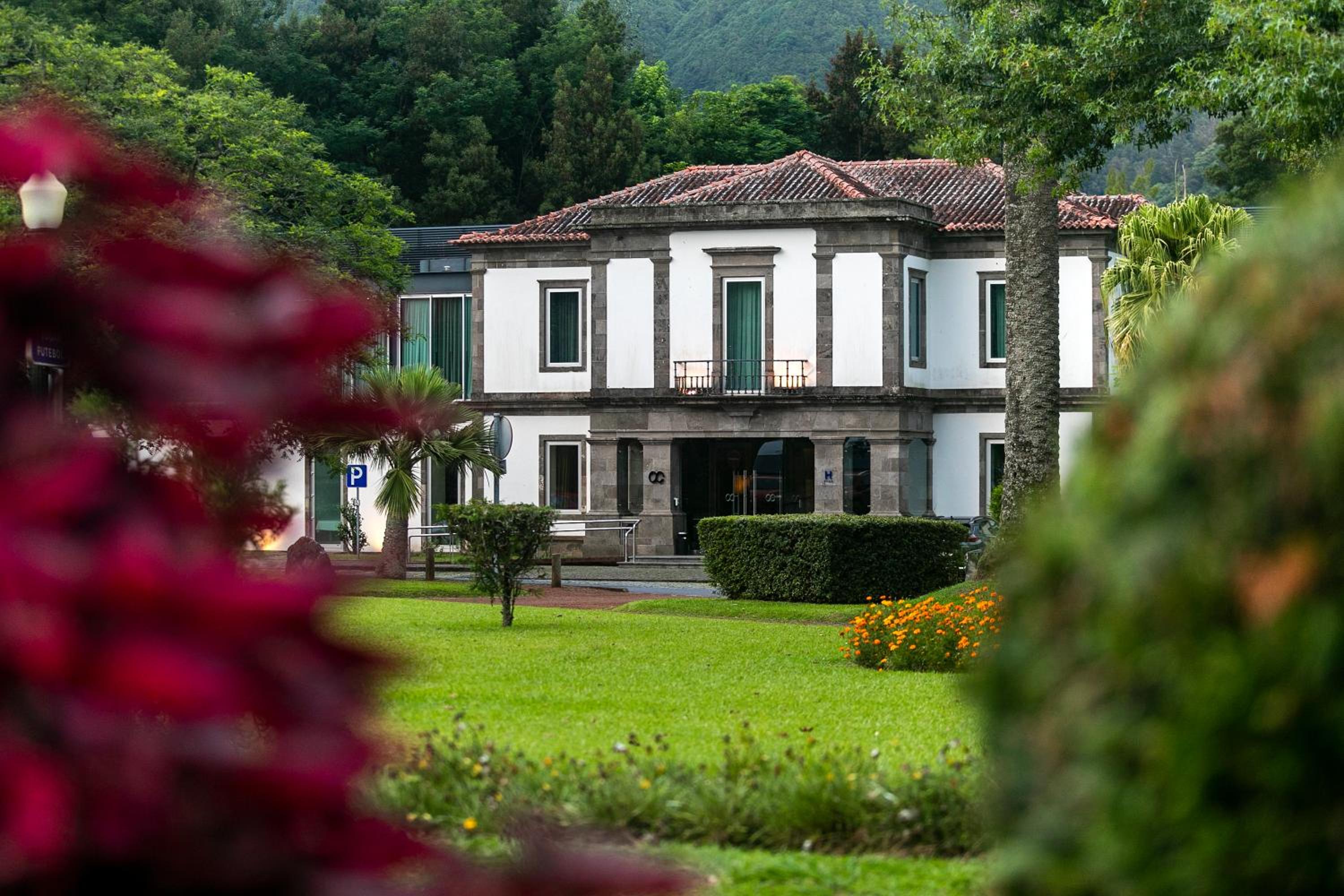 Where volcanic earth and botanical stillness meet on São Miguel in Furnas, Azores