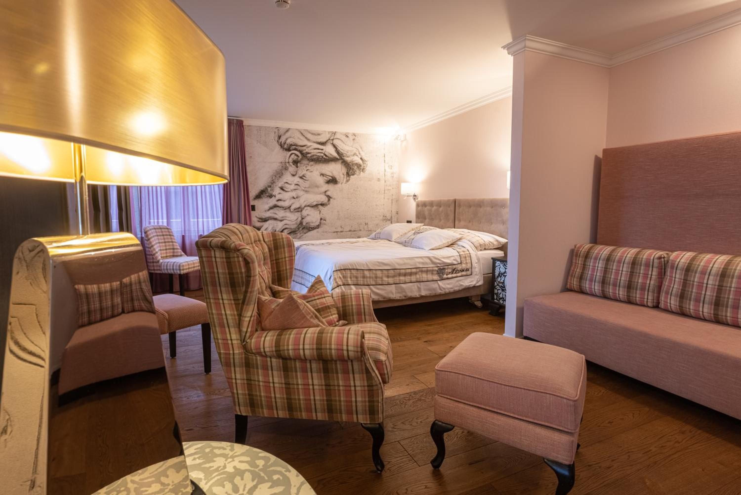 Where the peaks of Arosa meet a century of mountain elegance in Arisa, Graubünden