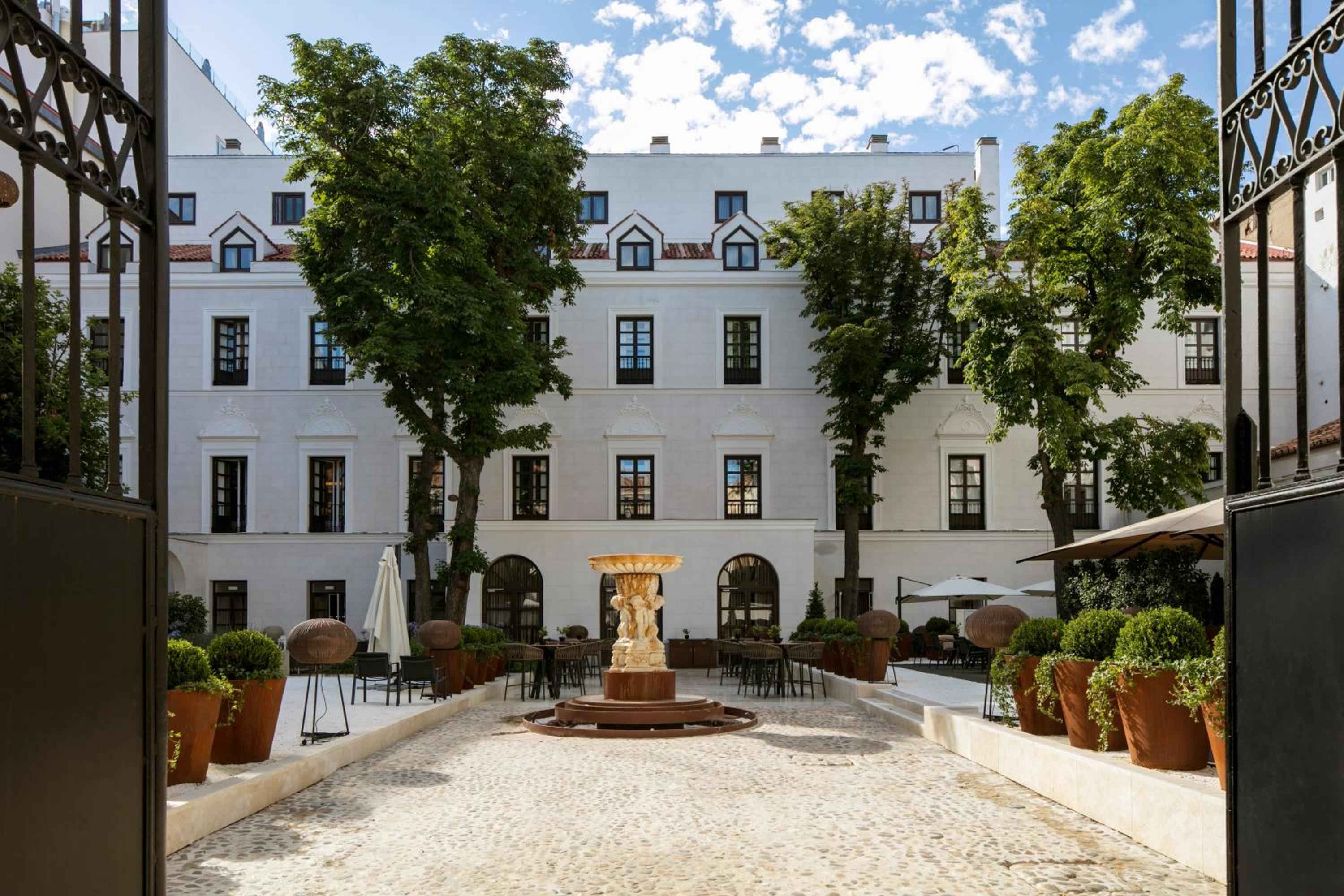 A regal retreat in the heart of Madrid in Madrid, Comunidad de Madrid