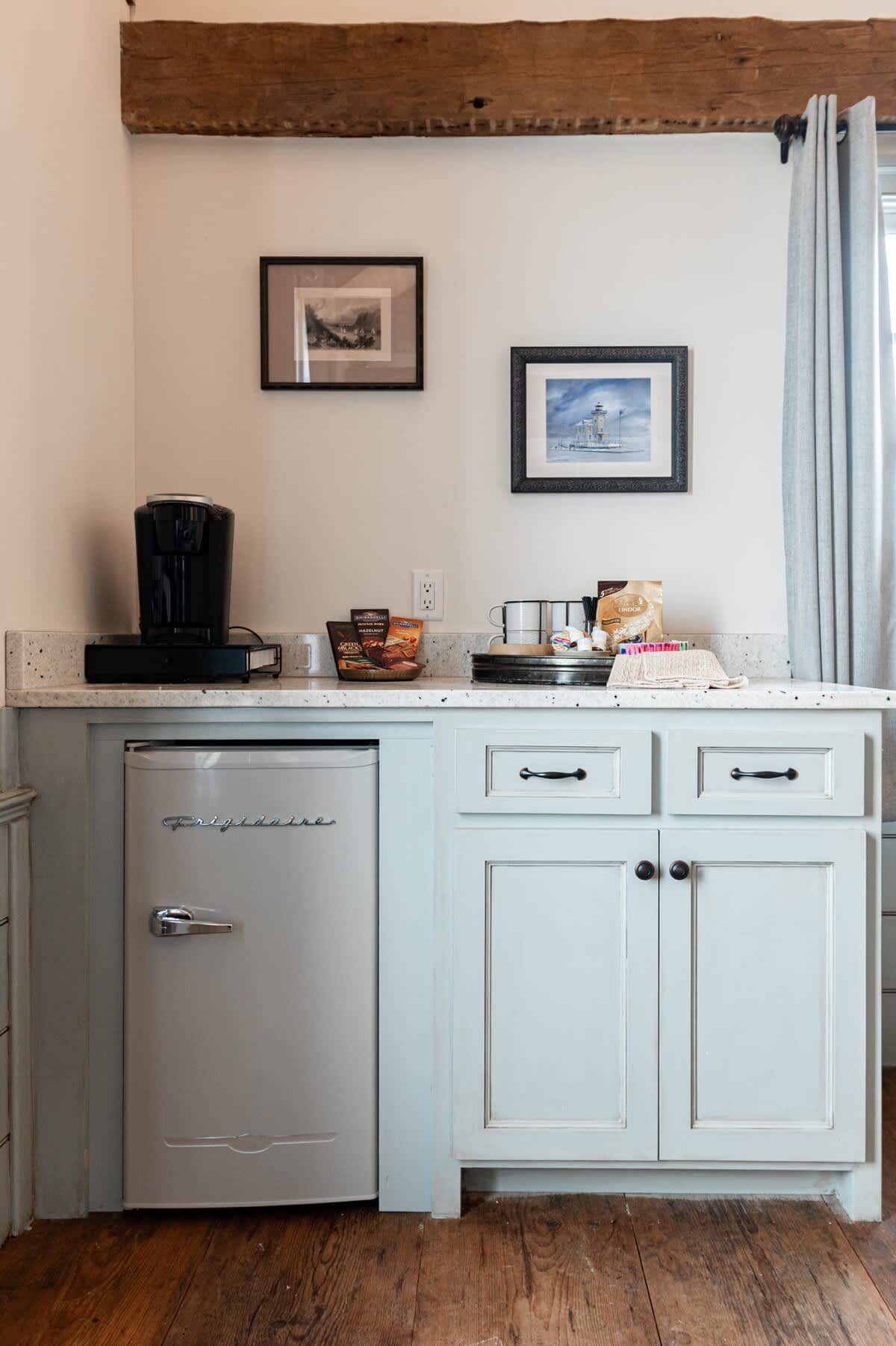 The Hudson Upstairs Suite - The Halbert Inn image 7