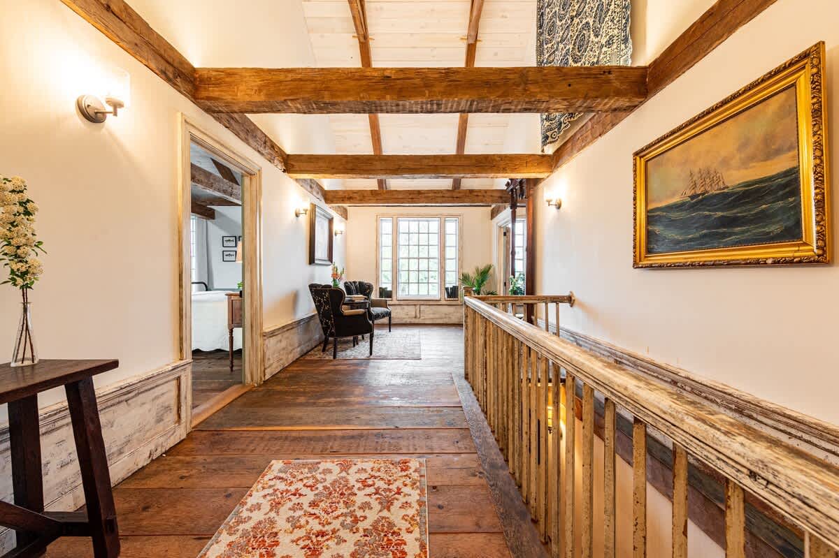 The Hudson Upstairs Suite - The Halbert Inn image 20