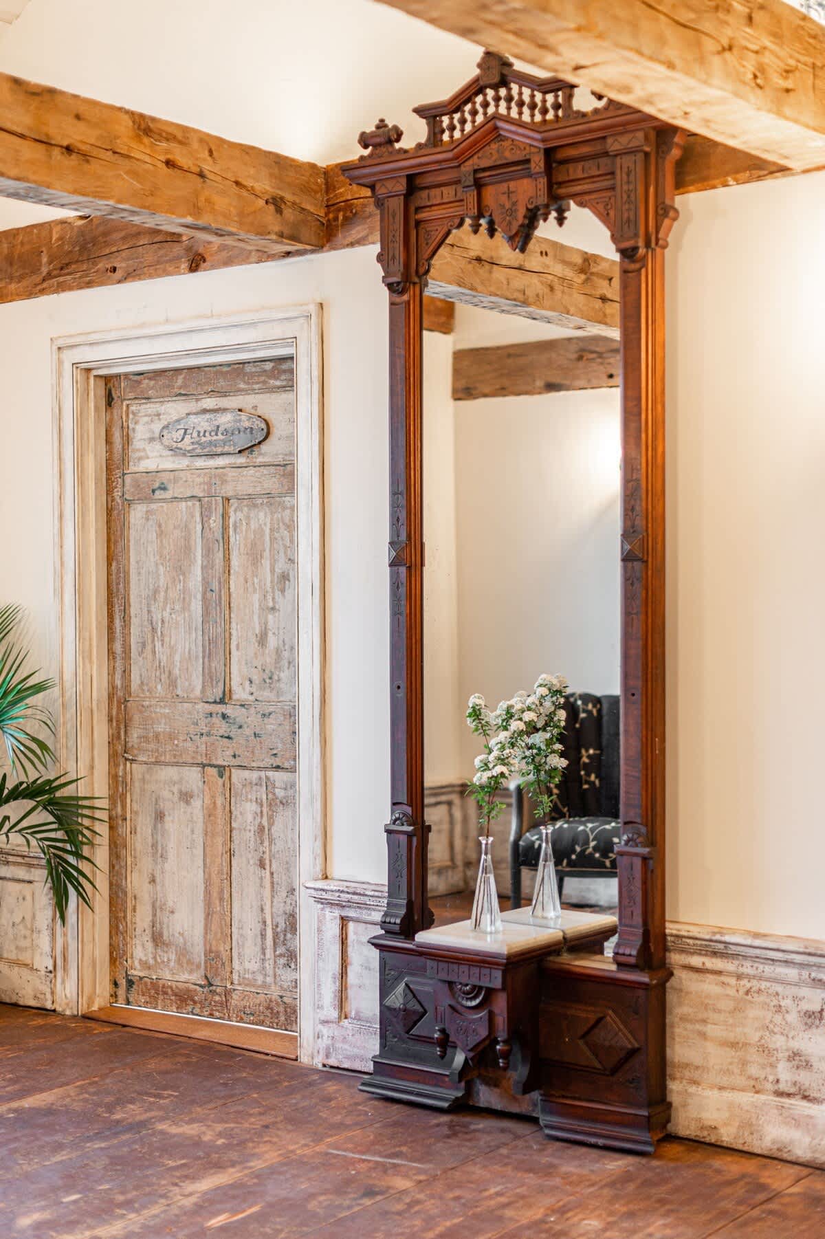 The Hudson Upstairs Suite - The Halbert Inn image 21