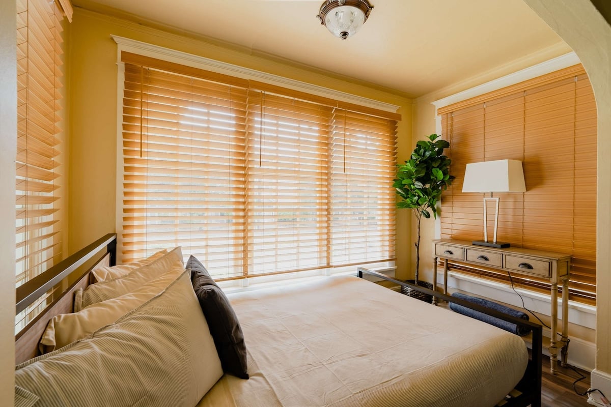 Heart of Hawthorne! Newly Remodeled, 99 Walk Score image 6