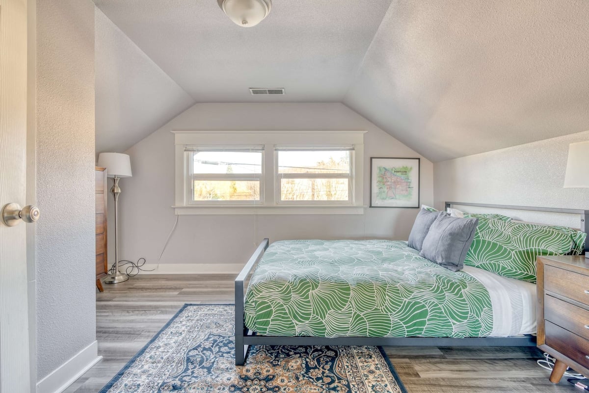 2BR Upper unit - Sleeps 4 - Trendy Area - Walk Eve image 19