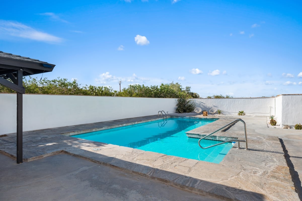 Moonstone: Pool, Spa, Pickle Ball Court & Sauna image 12
