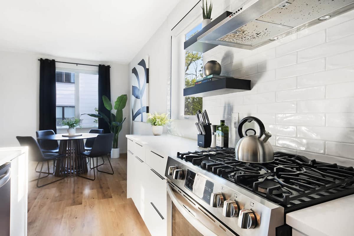 Well-Equipped Kitchen Perfect for Home-Cooked Meals