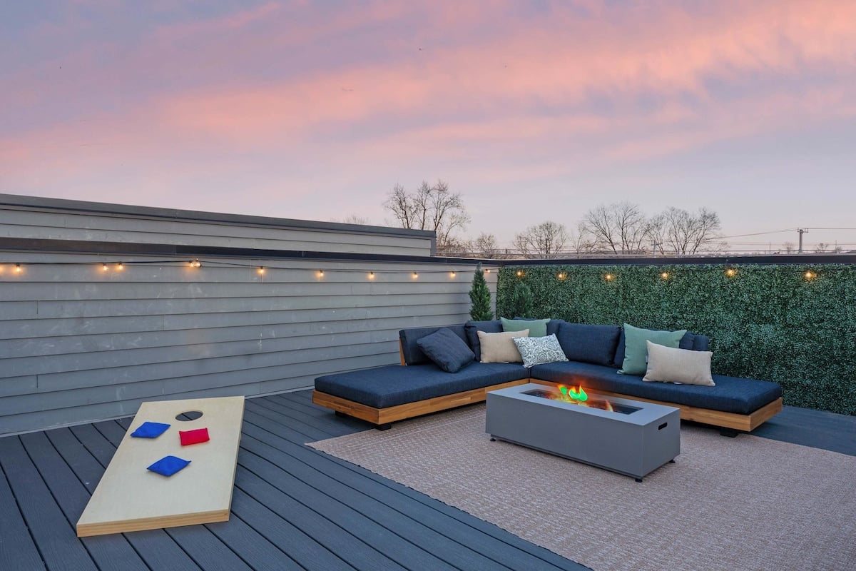 Spacious Rooftop Retreat with Cozy Fire Pit
