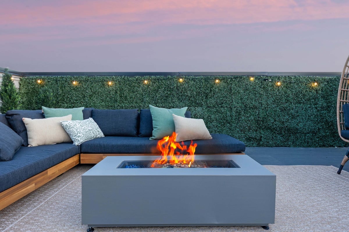 Spacious Rooftop Retreat with Cozy Fire Pit

