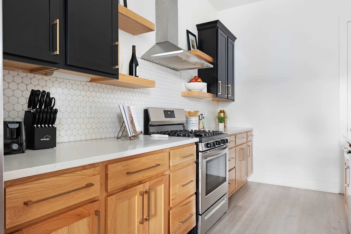 Fully Stocked Kitchen with Modern Appliances and Ample Storage
