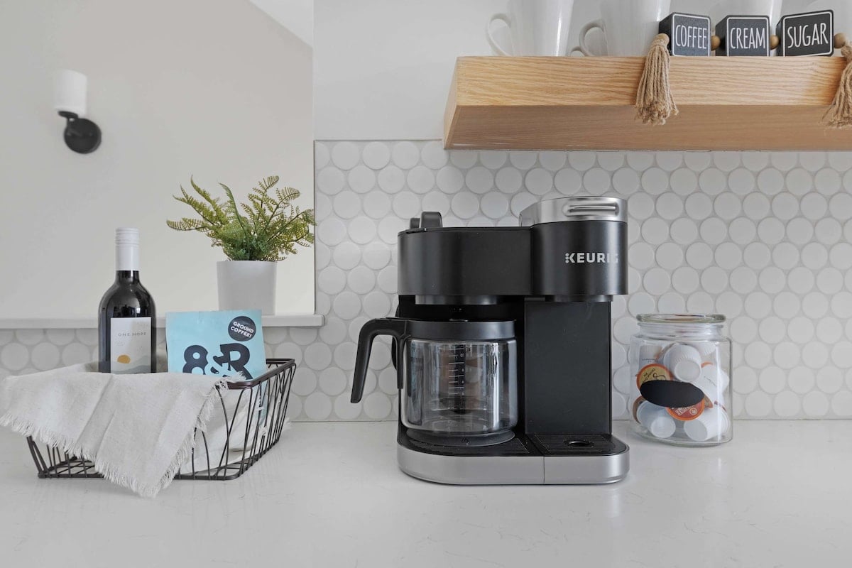Fully Stocked Kitchen with Modern Appliances and Ample Storage

