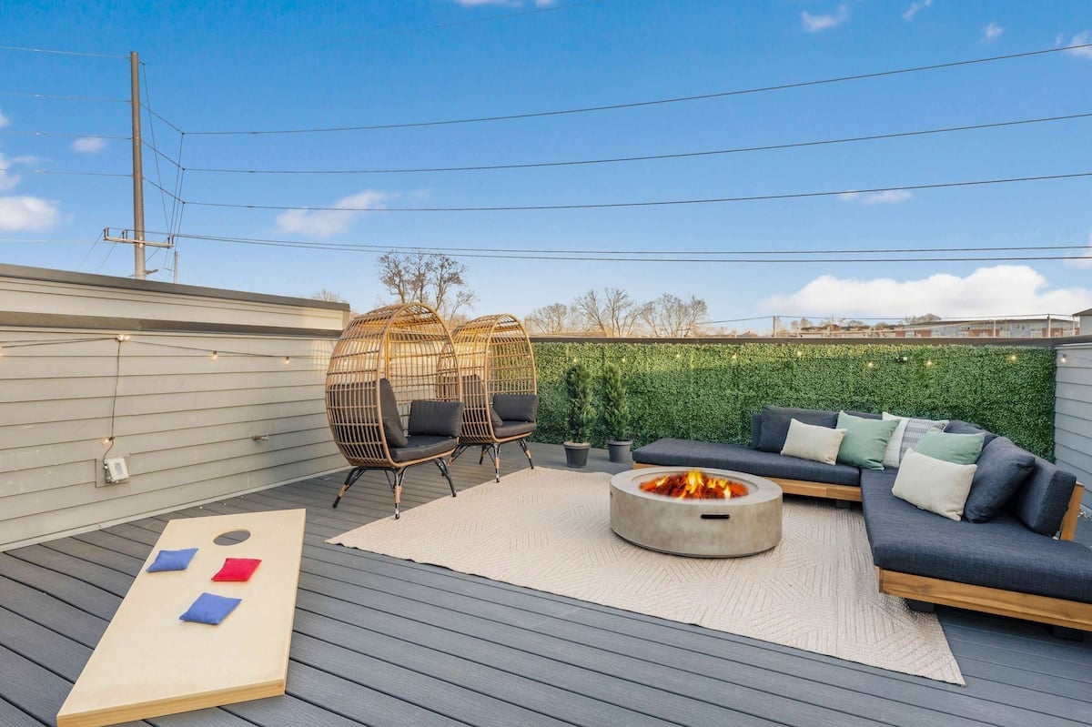 Sunlit rooms and rooftop evenings just moments from Broadway in Nashville, TN