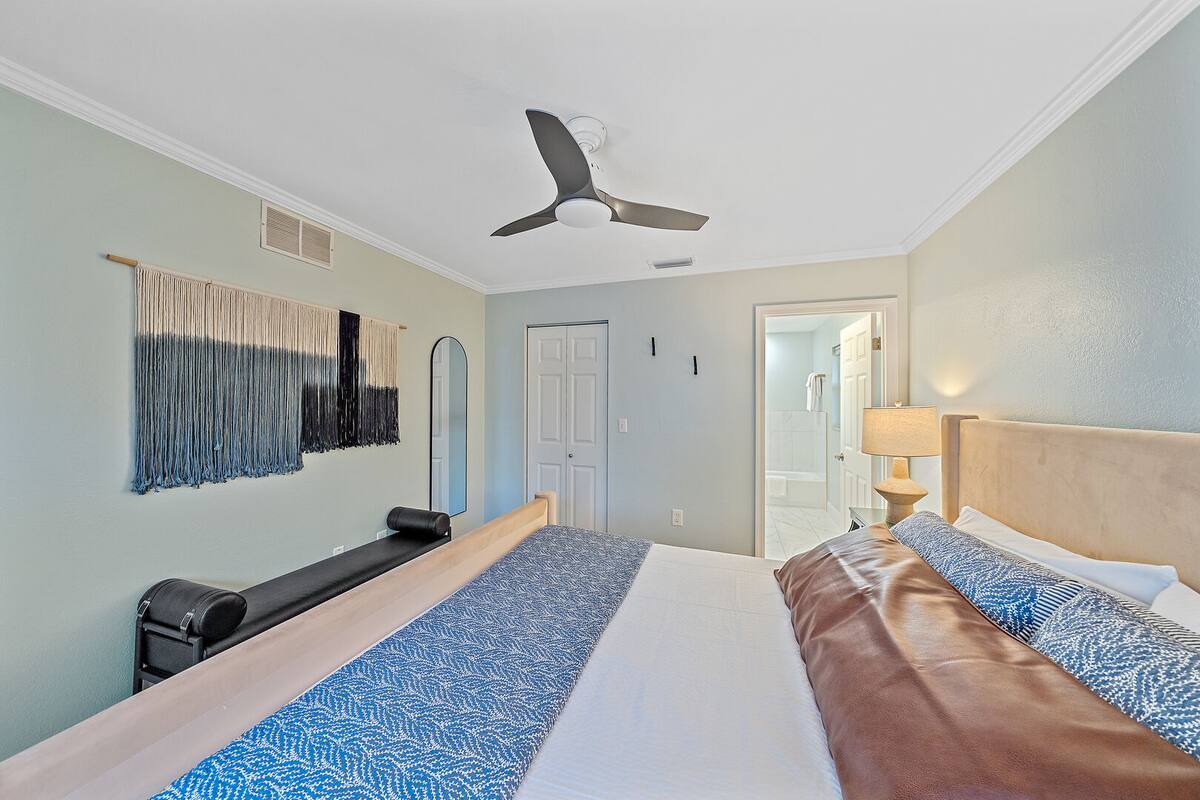 Bedroom 1 - King Bed
