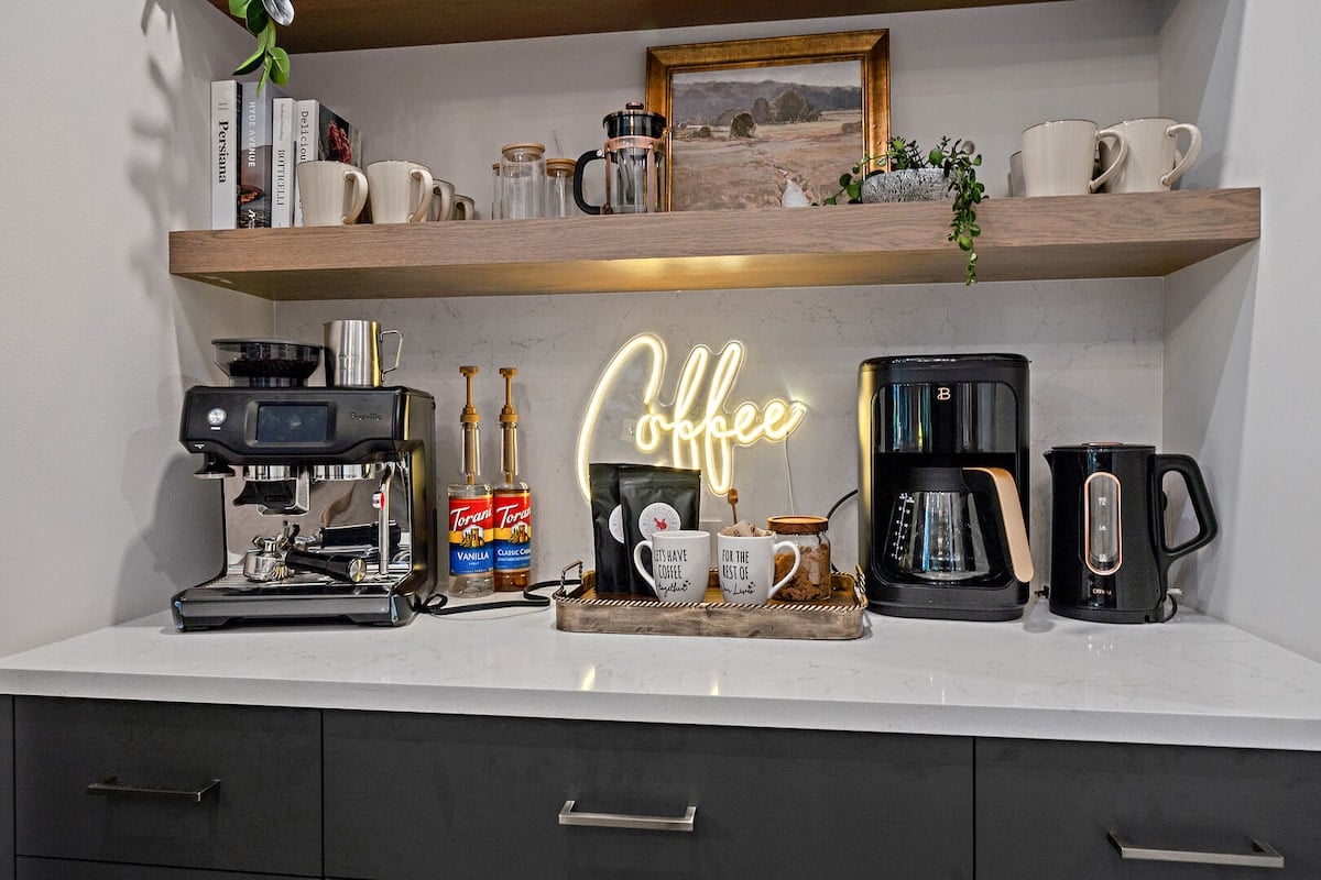 Breville espresso coffee maker (all the fun features to make the perfect cup of coffee)