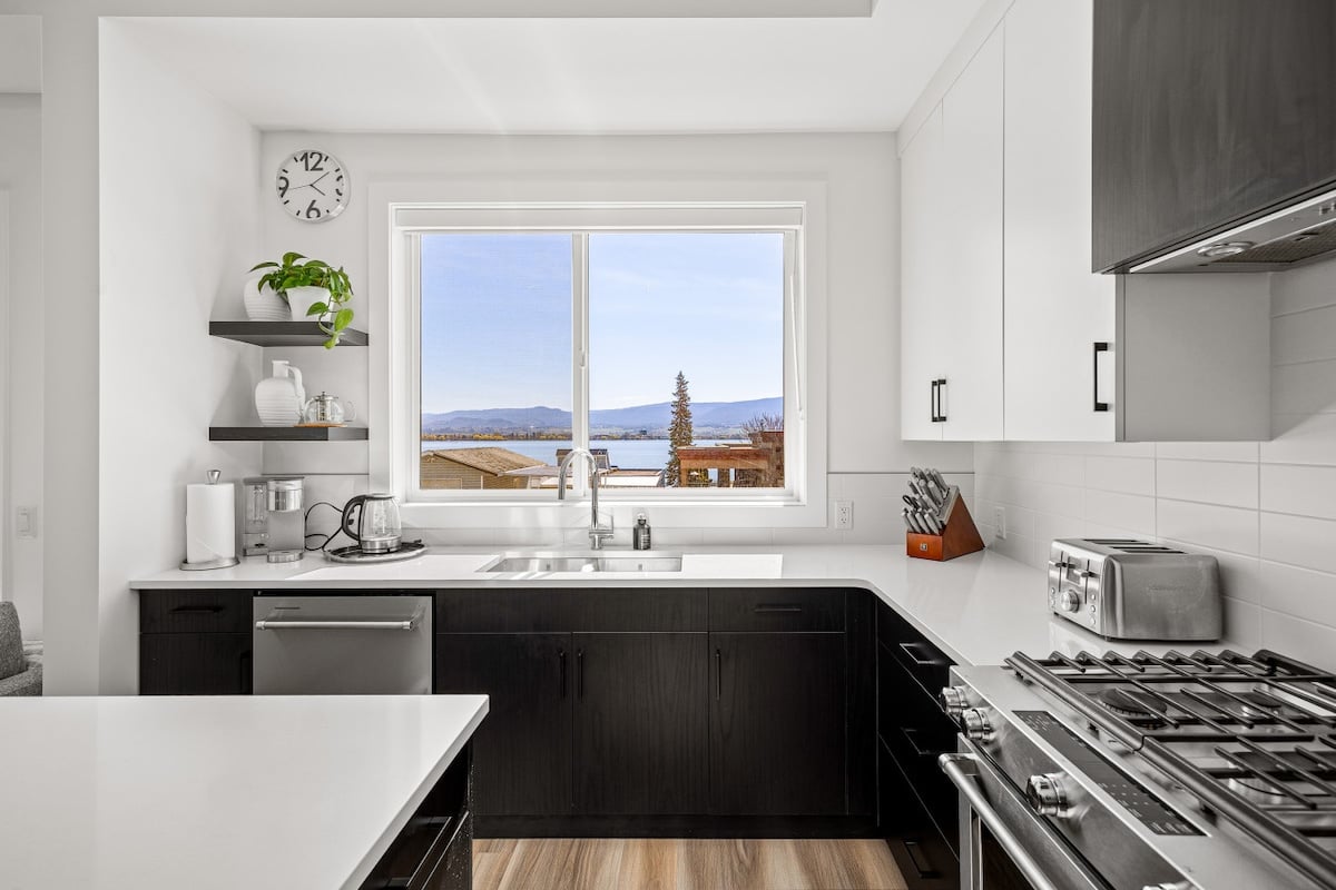 03-196 - 2100 Campbell Pl-3