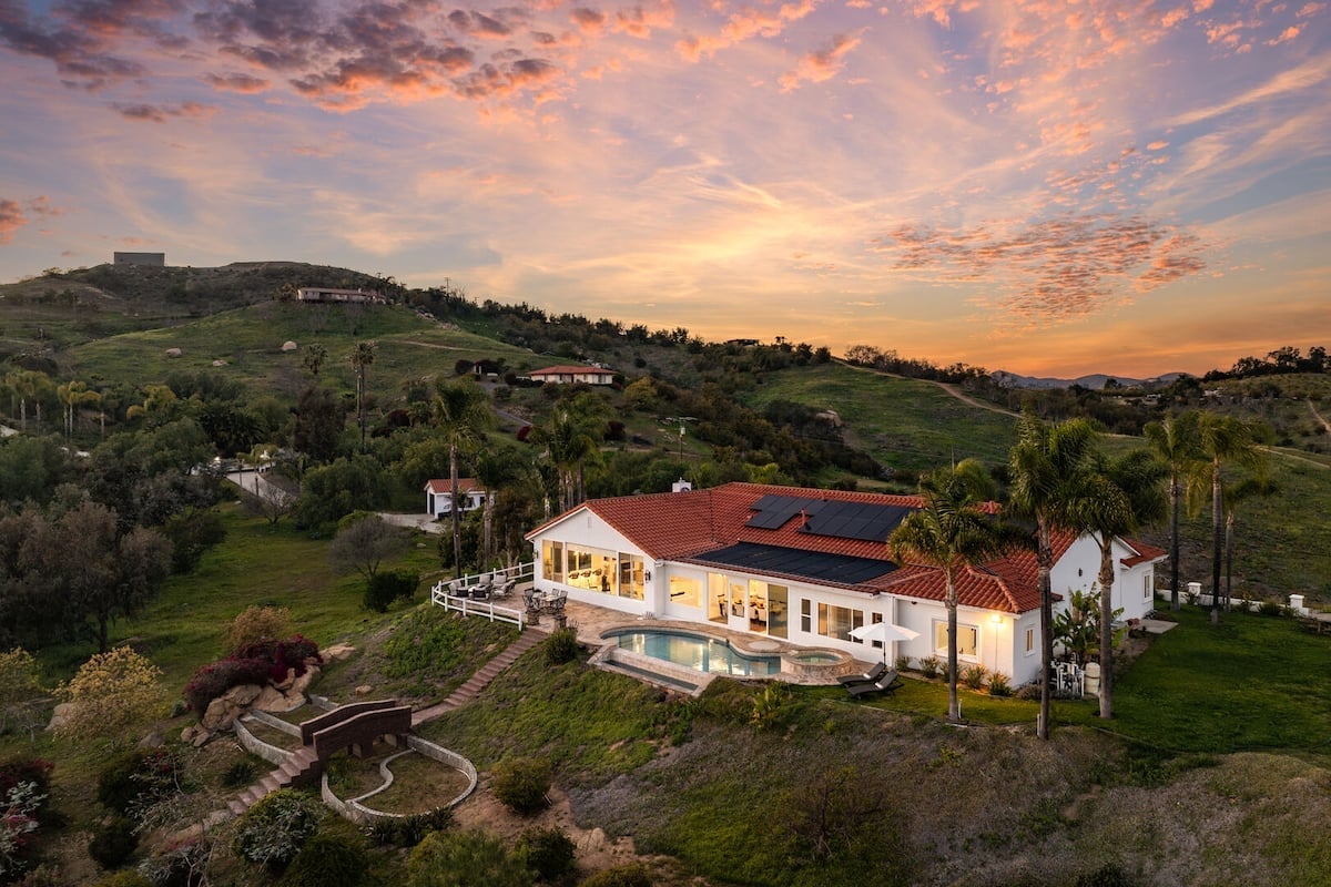Luxury redefined in Fallbrook's serene hills in Fallbrook, US