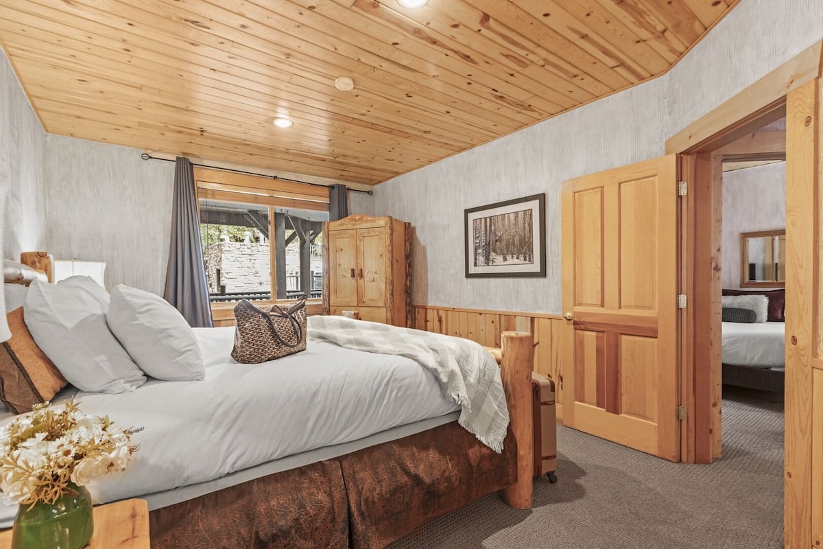 Abode at Black Bear #207 | Deer Valley Ski Access image 17