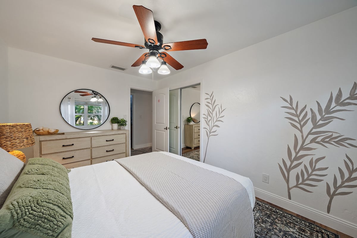 Bedroom 3 - Queen Bed