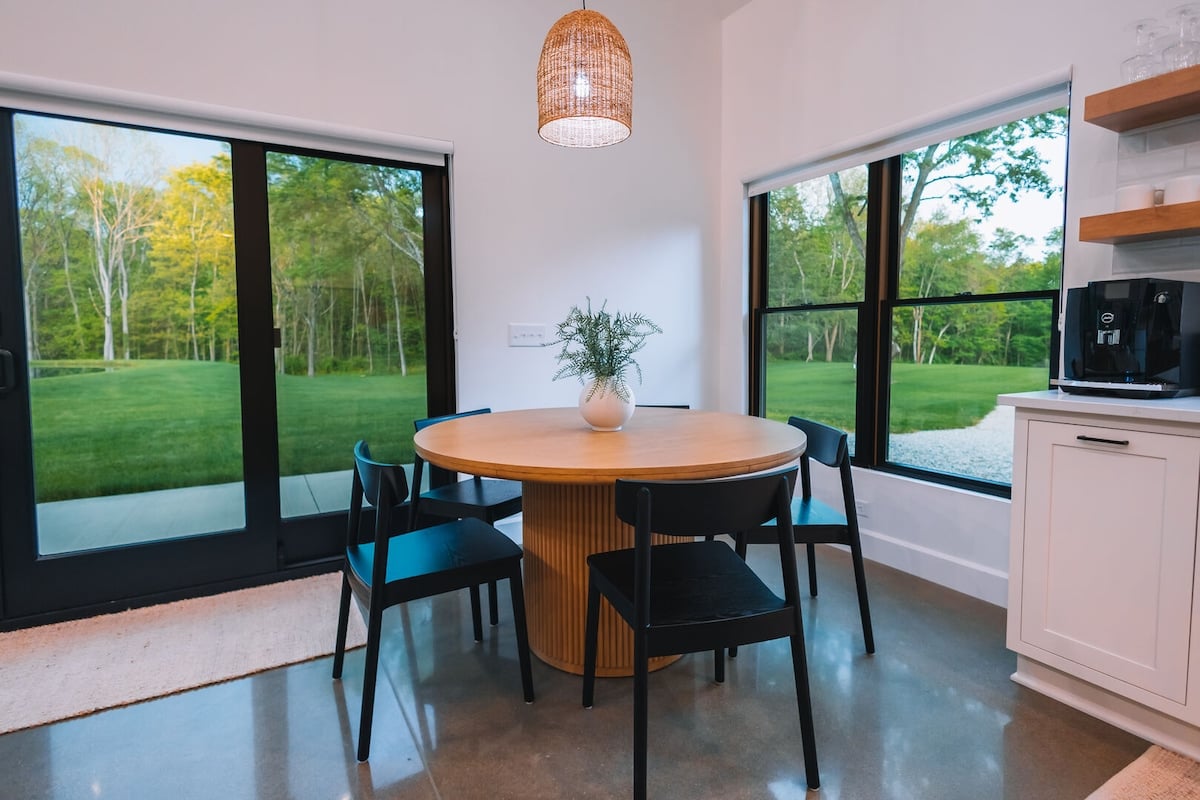 Small dining area right off the kitchen.