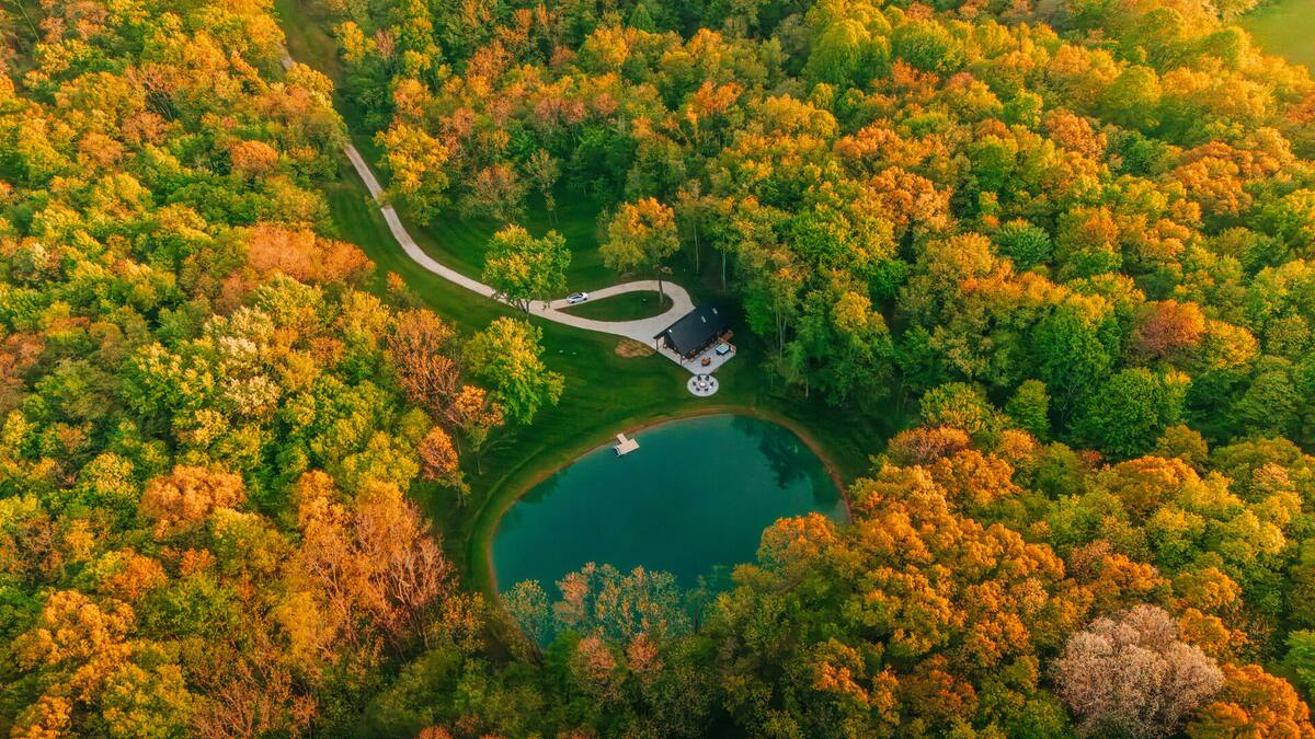 Revel in tranquil luxury at Stillwater Retreat in Nashville, OH