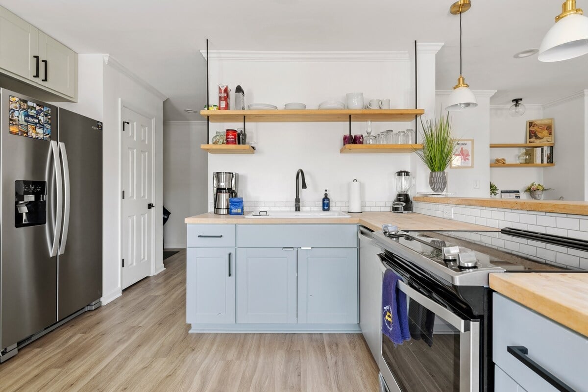 Rose and Petunia Suites | Only 5 blocks to King! image 19