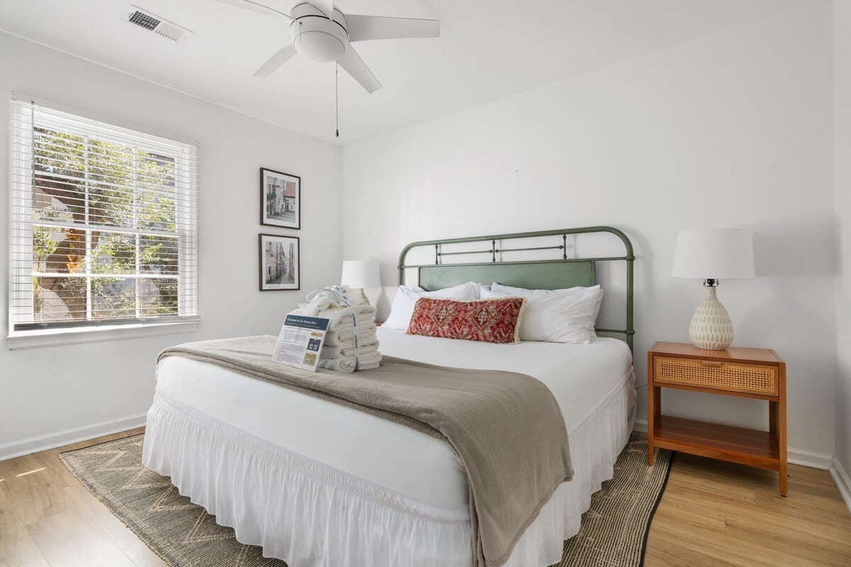 Rose and Petunia Suites | Only 5 blocks to King! image 42