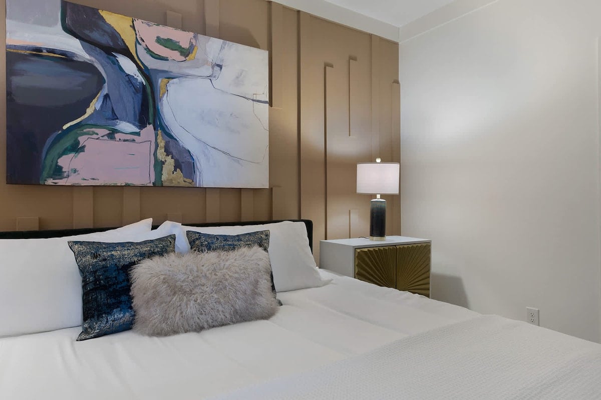 The Banjo - King bedroom on first floor. 