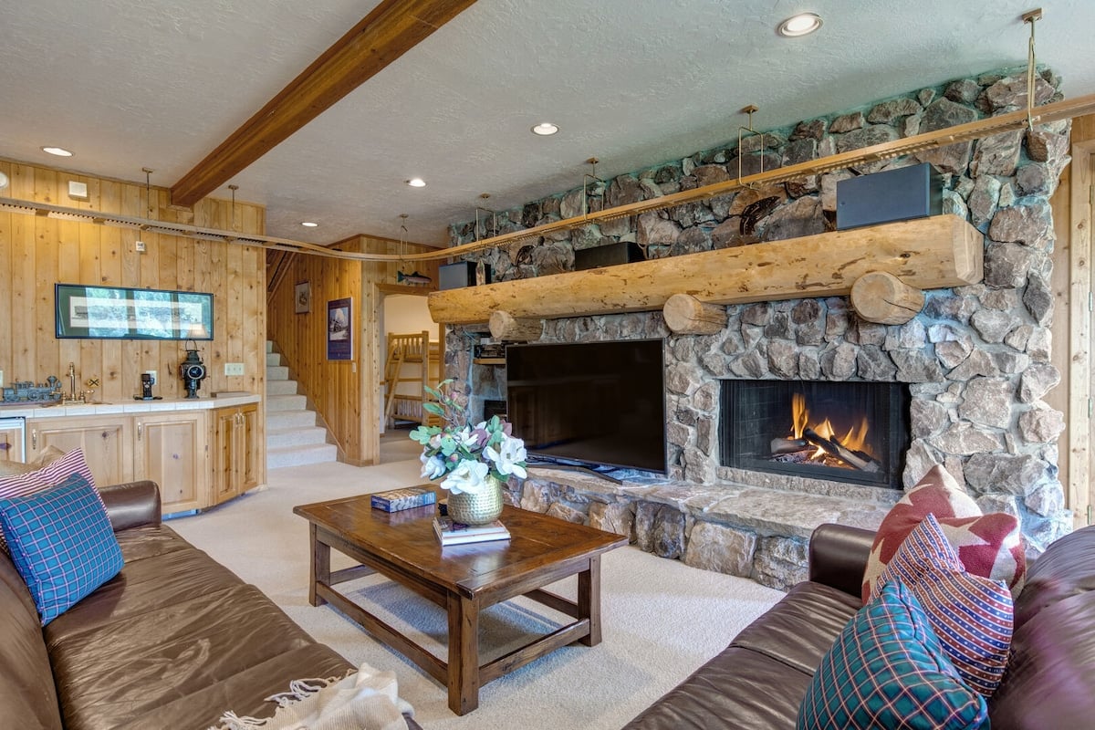 Abode at American Flag | Beautiful Mountain Views image 29