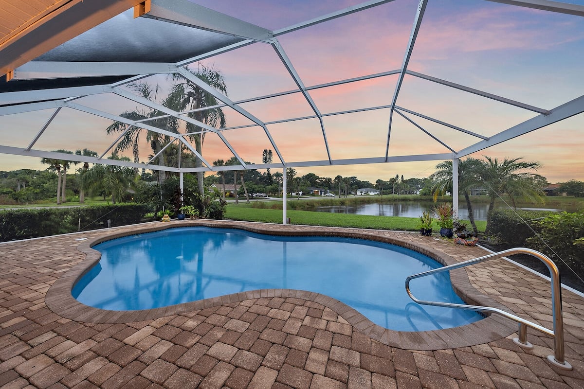 Sparkling blue water is the perfect way to cool down in that hot Sarasota sunshine!