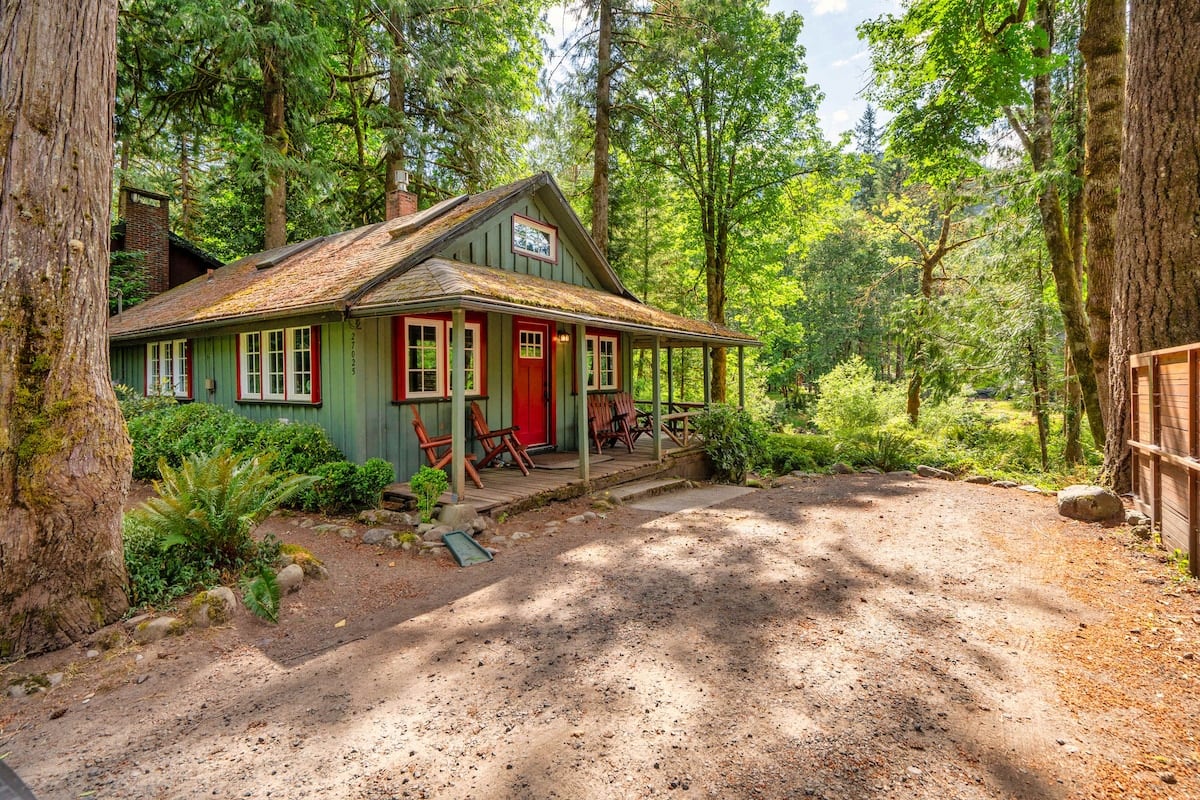 Riverside retreat in the heart of Mount Hood in Mount Hood Village, OR