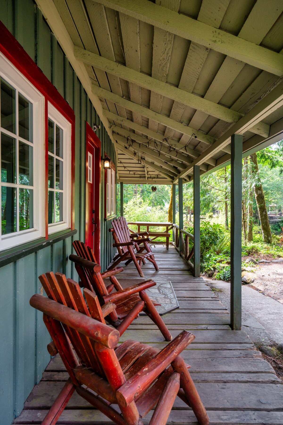 Riverfront Retreat - Mt Hood Views, Sleeps 4! image 29