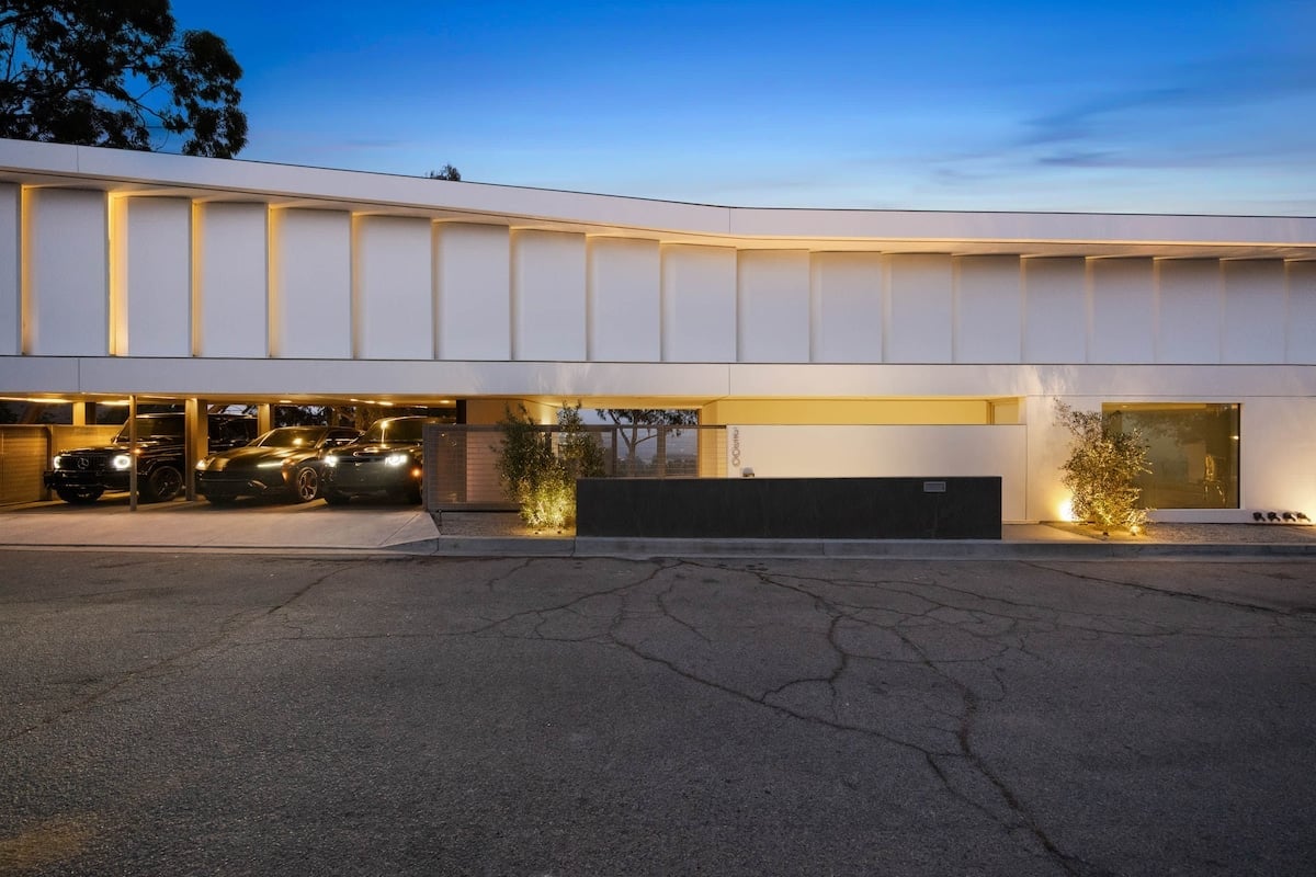 Prestigious location in Beverly Hills, offering unparalleled access to luxury and exclusivity.
