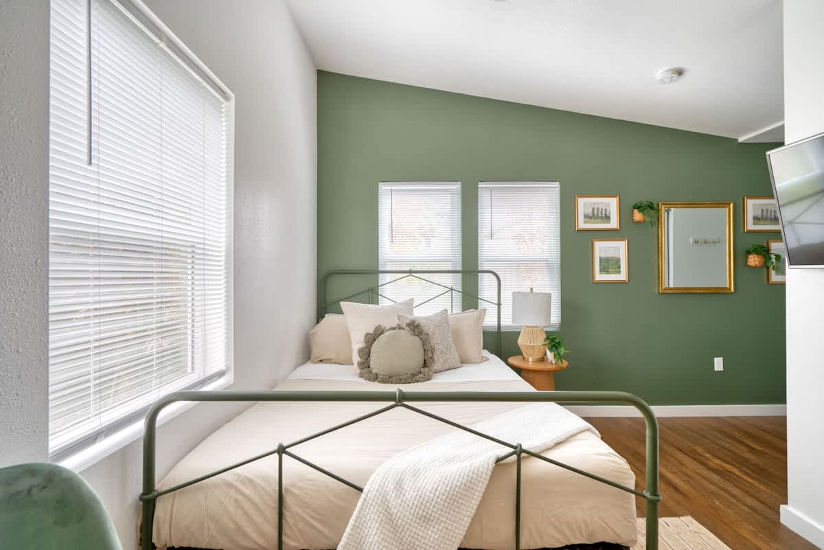 Discover urban charm in Portland's Laurelhurst in Portland, OR