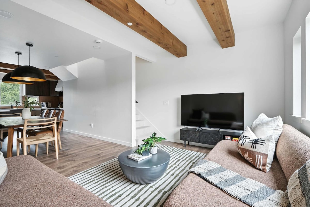 Luxury 2BR • Walkable • Best Location • Fast WiFi image 31