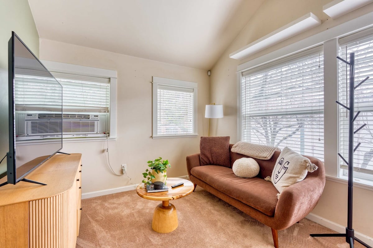 Elegant NW Portland Suites - Central Walkable Stay image 2