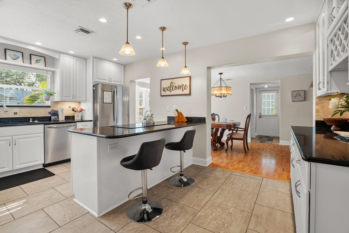 This spacious, fully-equipped kitchen is perfect for whipping up vacation goodies for your crew!