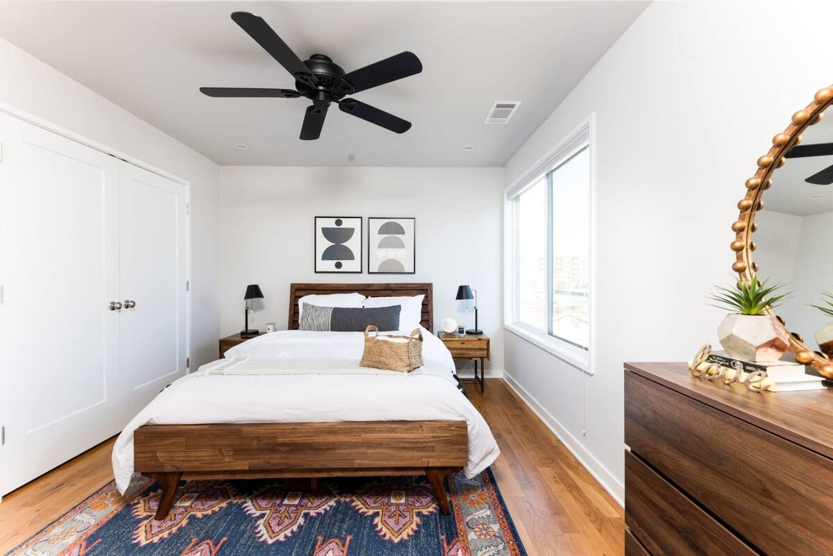 Queen Bedroom With Dresser & Spacious Closet