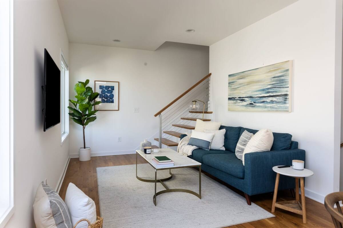 Explore the pulse of Nashville from The Finley Loft in Nashville, TN