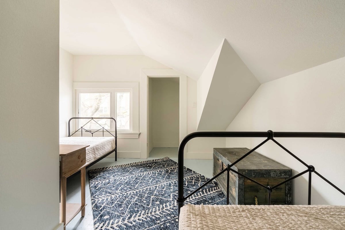3BR - Sleeps 6 - Steps to NW 23rd - Fast WiFi image 19