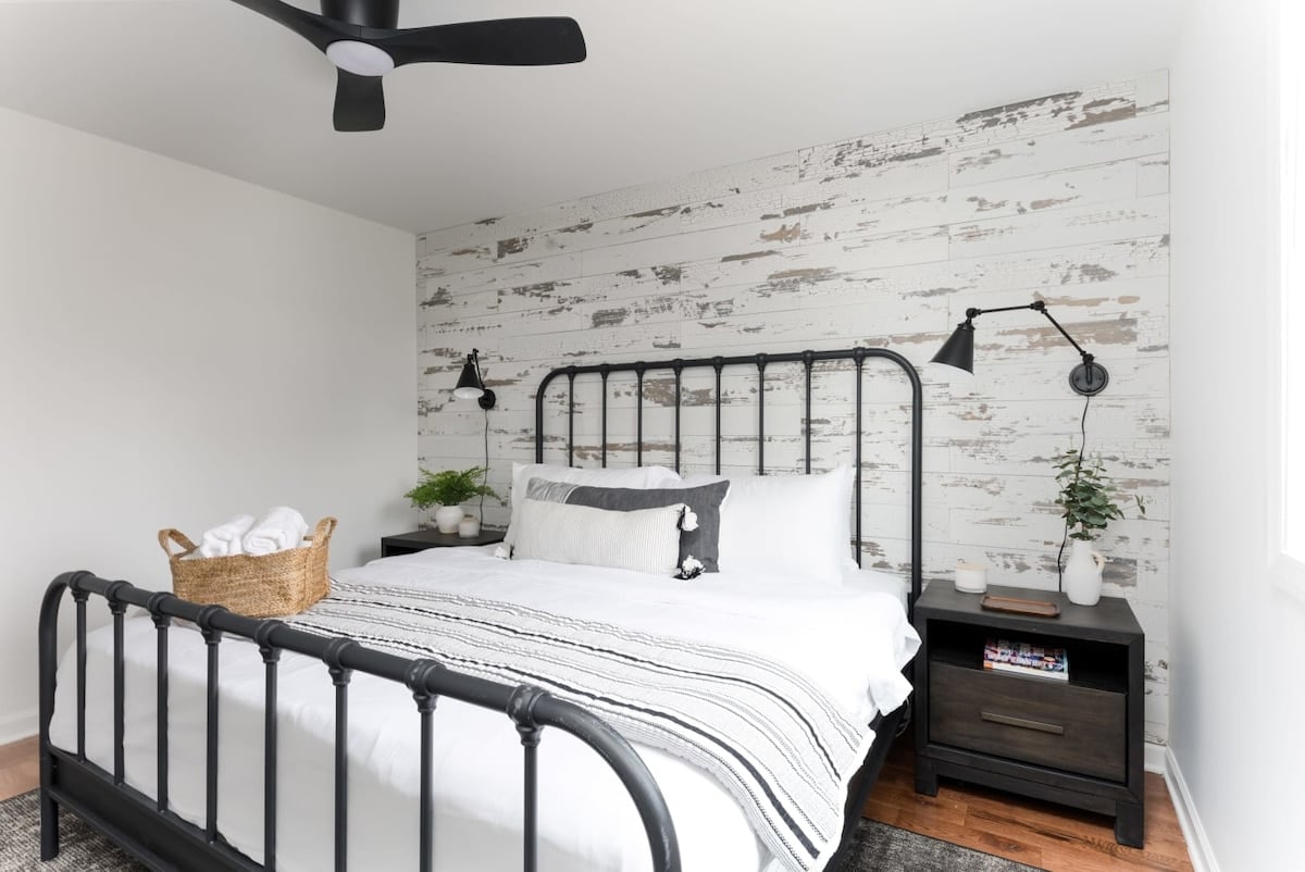 Chic and Relaxing King Bedroom with a Minimalist Aesthetic