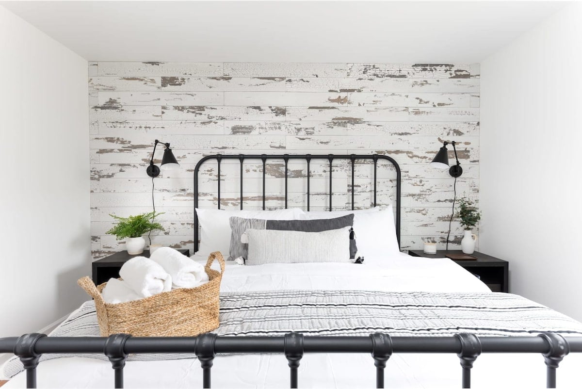 Chic and Relaxing King Bedroom with a Minimalist Aesthetic