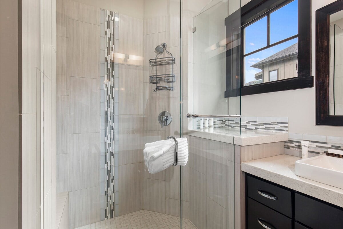Luxury Mtn. Modern Townhome, Steps to Cabriolet & 13th Fairway | Abode at Blackstone image 39