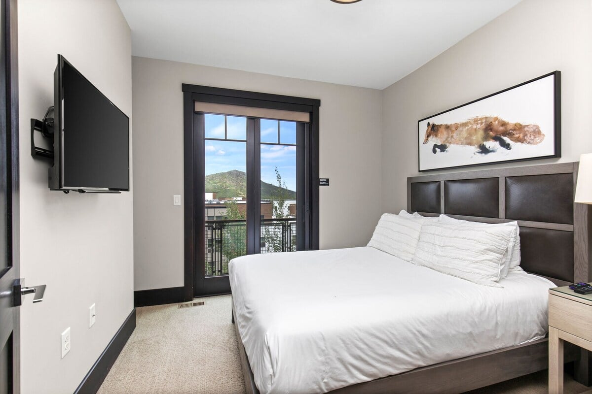 Luxury Mtn. Modern Townhome, Steps to Cabriolet & 13th Fairway | Abode at Blackstone image 40
